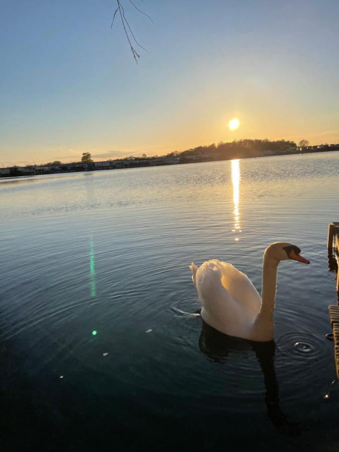 Sunscape Breaks At Tattershall Lakes Hotel Exterior photo